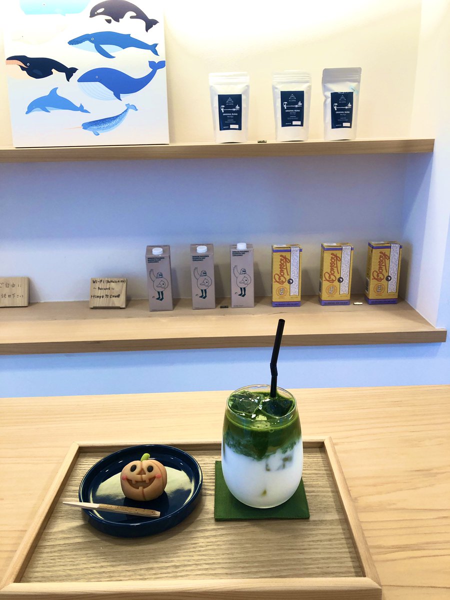 yatakamirin's tweet photo. 銀閣寺エリアを1人ふらっと歩いていたら見つけたオシャレな珈琲屋さん☕️

ハロウィンな和菓子と抹茶ラテが可愛い🎃🦇🕸
落ち着いたお店で味も上品で美味しかった😌♥️
 #agcoffee
 #JAPAN
 #Japanese
 #銀閣寺
 #ginkakuji
 #GinkakujiTemple https://t.co/6ktUzdoIXi