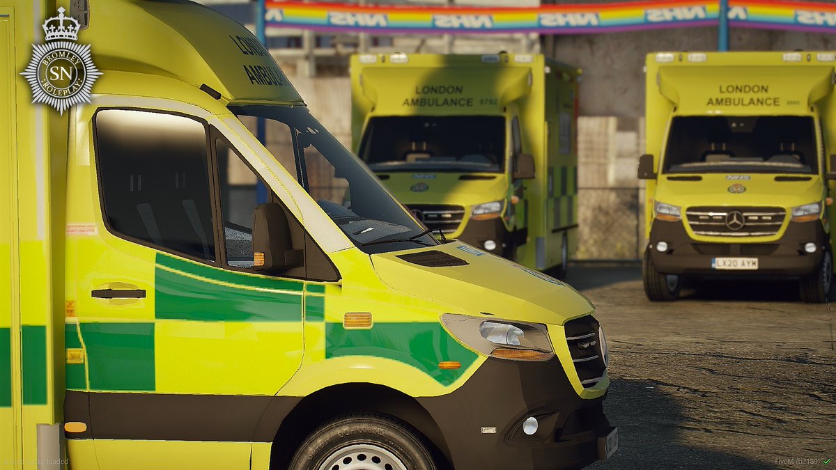 Switches999's tweet photo. Here at BromleyRPC, our Ambulance Crews and HEMS Teams work tirelessly, day in and day out, to ensure people get the help they need! Why not come and make a difference?⚕️🩺 https://t.co/aiNm6Vx4hF #fictional #FiveM https://t.co/RGP1tmGIrf