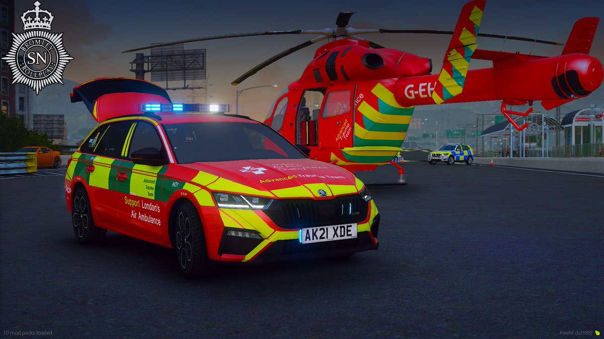 Switches999's tweet photo. Here at BromleyRPC, our Ambulance Crews and HEMS Teams work tirelessly, day in and day out, to ensure people get the help they need! Why not come and make a difference?⚕️🩺 https://t.co/aiNm6Vx4hF #fictional #FiveM https://t.co/RGP1tmGIrf
