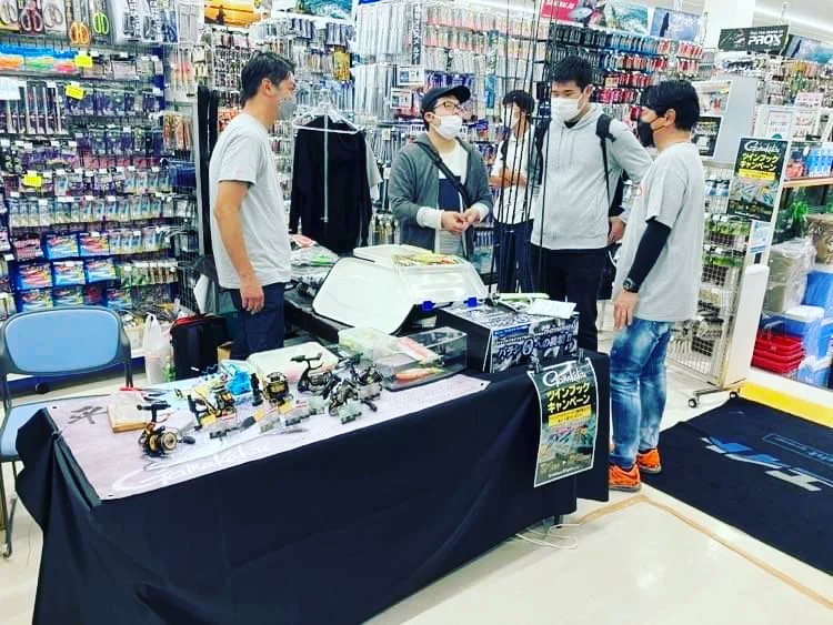 okunocchi802's tweet photo. 釣果情報とイベント情報❗
釣果はクレーンゲームのぬいぐるみ。嫁と子供たちは僕が魚を釣って帰るより、こっちの方が嬉しいらしい…(悲
土日はストアイベント！秋の釣りシーズン真っ最中。
#イチバンエイトグループ 
#エイト京都伏見
#エイト大阪南
#MARINAテスター
#オヌマンテスター
#Gamakatsu https://t.co/PEThnuLKmt
