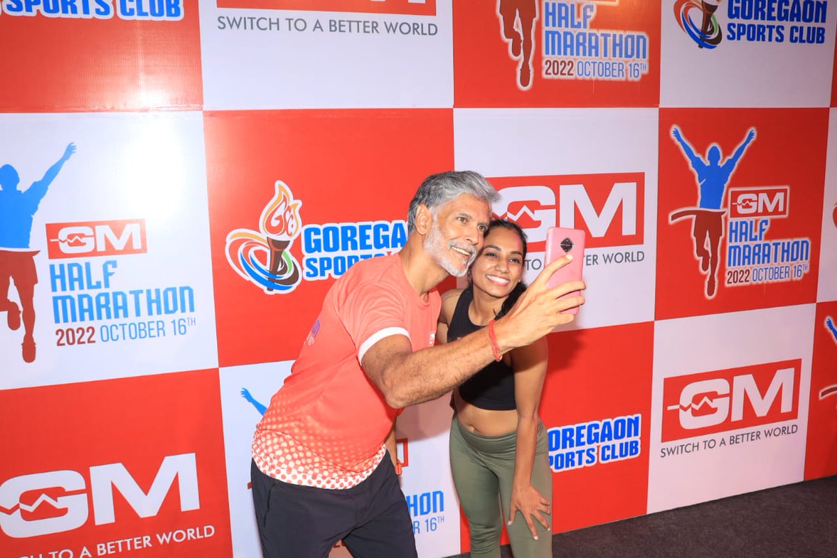 BounceBack____'s tweet photo. इस तथ्य से कुछ भी दूर नहीं हो सकता है कि #GMHalfMarathon हाल के समय के सबसे संगठित और सफल हाफ मैराथन में से एक था।  धावकों के लिए न सिर्फ खेल जगत मौजूद रहा, बल्कि मिलिंद सोमन भी मौजूद रहे।  https://t.co/83K8m2dRP0