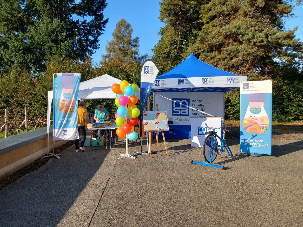 #ElusMSAenAction
Les élus #MSA du territoire Bièvre Sud Grésivaudan jouent les prolongations sur le marché de producteurs de #Vinay jusqu’à 17h aujourd’hui ! Envie d’essayer notre vélo smoothie ou tout simplement de faire une pause gourmande ? C’est ici 👉 livemap.getwemap.com/embed.html?emm…