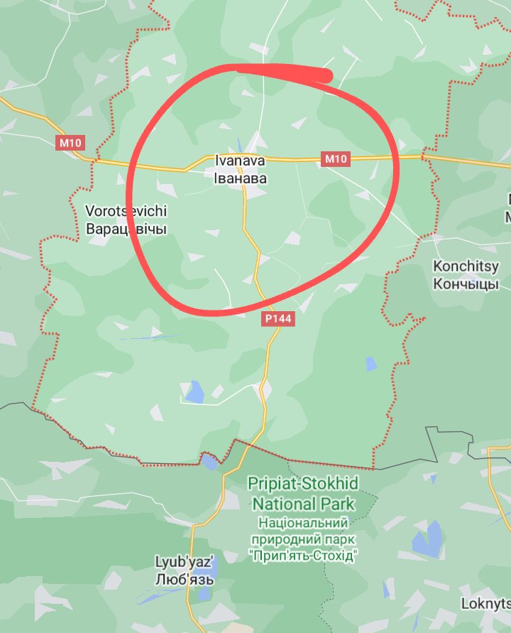 DrMikey13's tweet photo. 👀
🇧🇾 Army's convoy heading to the town of #Ivanava ( Brest region), just 3 mi (+/-5 km) from the 🇺🇦 border. https://t.co/BNVxzPbDAb