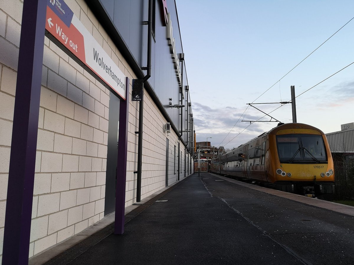 DownOnTheStour's tweet photo. #sentimentalsunday: WMR 170s
With 196 introduction beginning tomorrow these old turbos will start to transfer to EMR.๐
Here's a few shots of them on there main routes to Shrewsbury & Hereford back in the orange days.๐
#DispatchersOfTwitter #class170 #turbostars #itsturbotime https://t.co/zehMC2Sjow