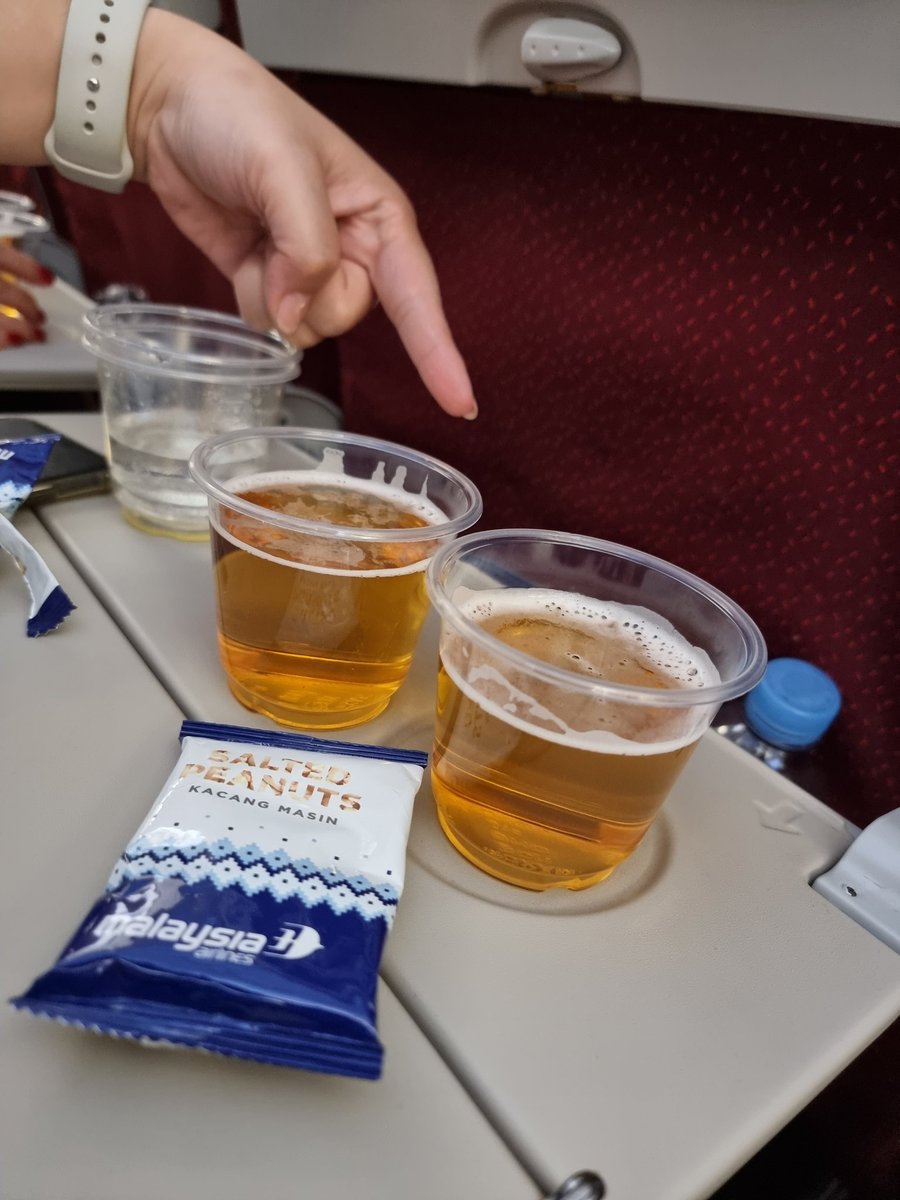bpn6c1's tweet photo. Have a beer and keep calm #beer #flight #mh67 https://t.co/2TMkAVeJhj