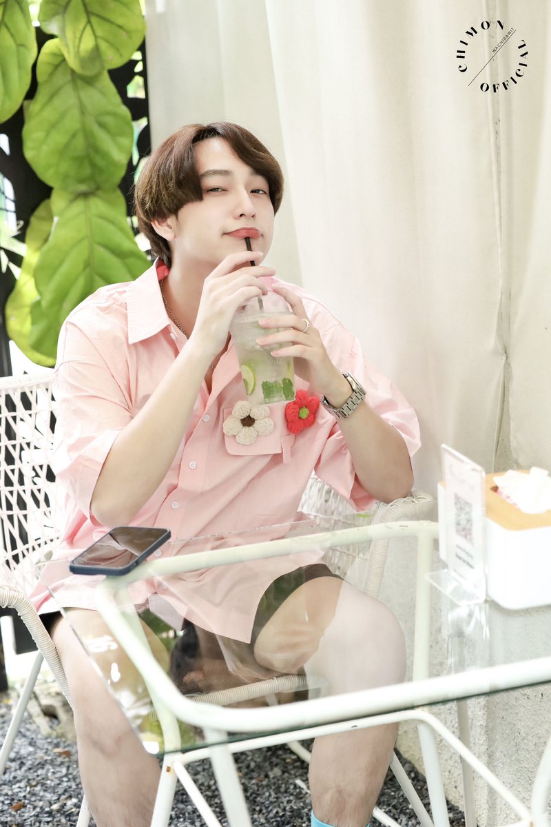 chimon_official's tweet photo. อากาศดีแบบนี้พาเด็กมาแจกความสดใสสสสส 🌤️🌈💛
@Chimonac 
 
#ชิม่อนไงจะใครหล่ะ 
#ChimonWachirawit https://t.co/Pv94W5MqVO