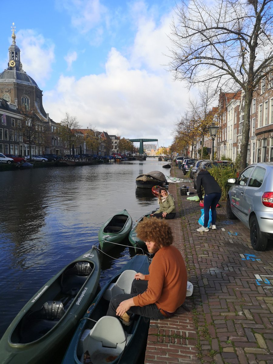 Zondag! De vlag hangt alweer uit voor een mooie cleanup-dag in #Leiden. Eerst nog even hozen 🌧️ maar het is mooi weer om te varen! 🌤️