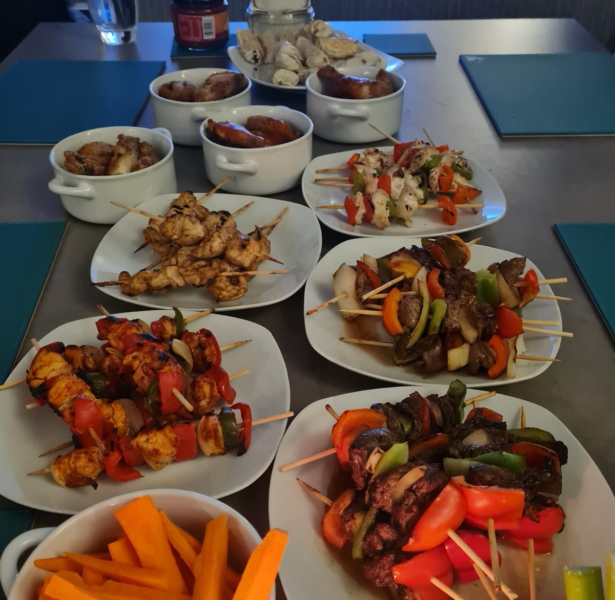 lauradee_fg's tweet photo. My kinda Saturday night in 👌
#kebabs #chickenwingsinhotsauce https://t.co/1I4CACjofq