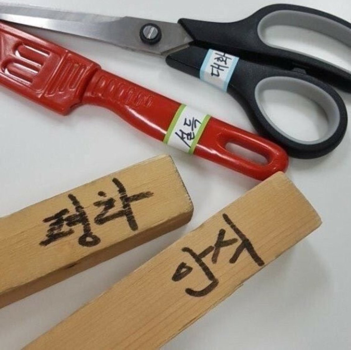 큰일났다 이제 갤러리에 있는 짤들 죄다 밀랍 짤로밖에 안보이는 지경 