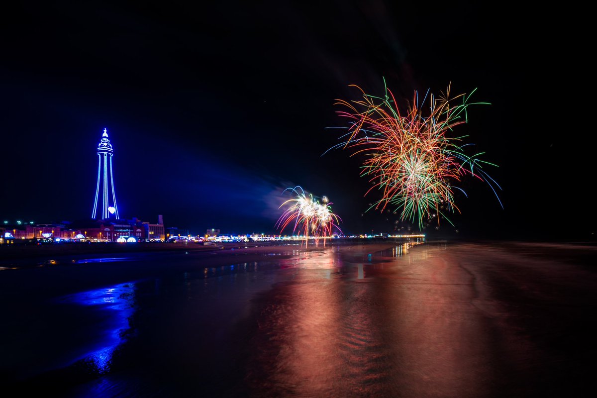 It was a cold, wet and windy night in Blackpool for the Blackpool firework Championship #blackpool #fireworks