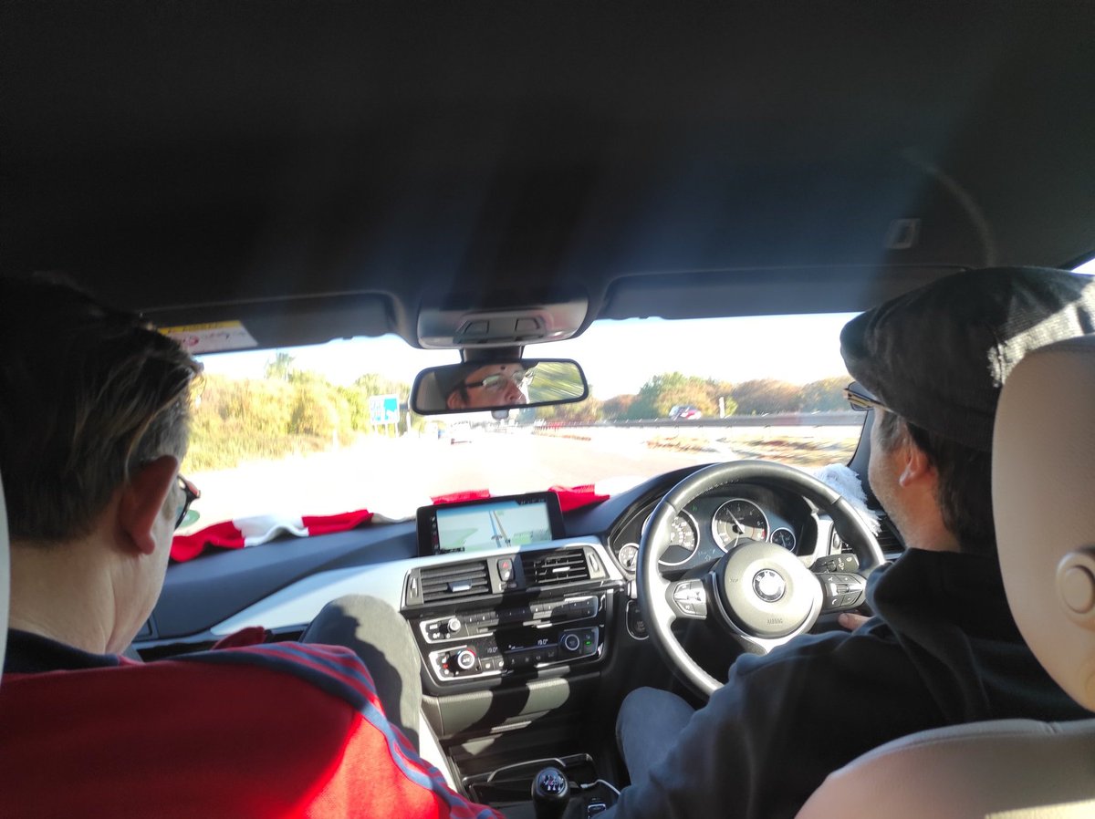 mulletrider's tweet photo. Nice day for it #leedsbound #uta https://t.co/6mI3ZJy50a