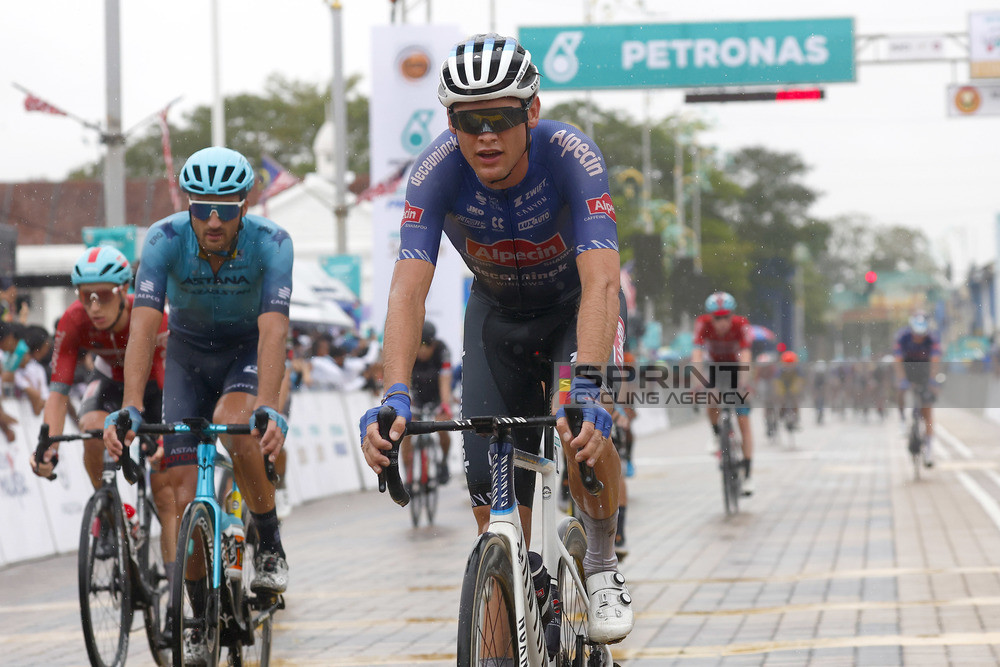 FanClubMoscon's tweet photo. #LeTourDeLangkawi2022 🤩 SEMPRE Forza Gianni 🚜💚🤍❤️ #giannimoscon #TrattoredellaValdiNon #AstanaQazaqstanTeam #AstanaIsMyTeam stage 6  #LTDL22 #LtdL2022 #LTDL22 https://t.co/XImqbyYYo7