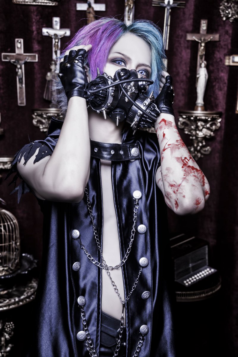 【新個人ビジュアル公開】
Vo.紗七 @Ms_EVA_sana 
Gt.雹夢 @Ms_EVA_hakumu 
Ba.I.O. @Ms_EVA_io 
Dr.にぃ @Ms_EVA_ni