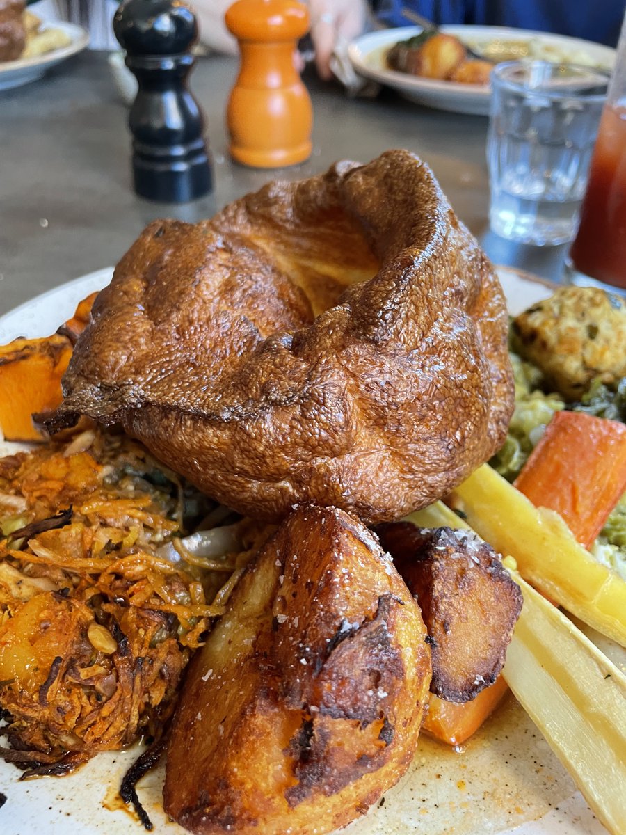 What are you going for today? 🍽

1&amp;2. Slow-cooked shoulder of Yorkshire lamb
3. Lemon, thyme &amp; butter roasted Goosnargh chicken, confit leg
4. Vegan Nut roast 
5. Crispy, slow-roasted Yorkshire pork belly
5. Dry-aged Welsh Wagyu topside

#elnecotmcr