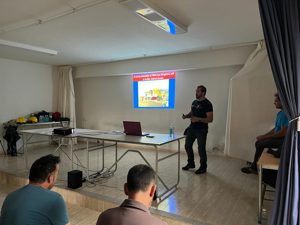 GilberCT's tweet photo. ¡Ayer fue un gran día!

Tuvimos una acogida espectacular en #Torregamones #Zamora donde dimos a conocer el dispositivo #INFOCAL y resolvimos muchísimas dudas y muchos mitos.

Muchas gracias al Ayto. por cedernos las instalaciones y a todos los asistentes! https://t.co/7rNzZq1yq1