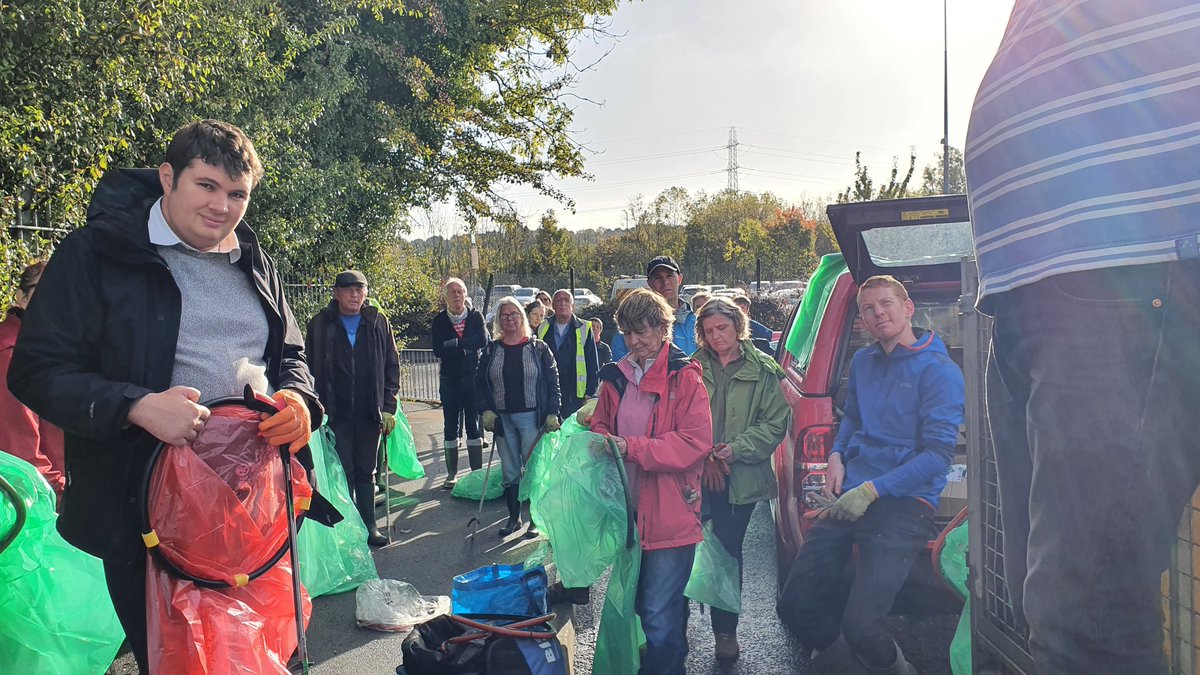 Fantastic turnout for @cardiffrivers clean up in Llanederyn this morning 💙🌞👏

#SundayMorningMotivation #CaruCymru #volunteering #Tidy #marinecleancymru #community