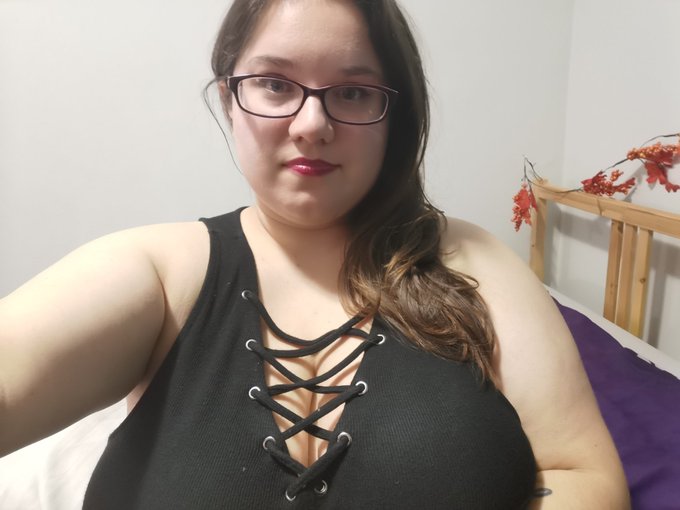 How do you feel about the crisscrosses on my shirt? https://t.co/ZVKdqk3Uof<a href="/tag/leather"class="tags"><span>#leather</span></a><a href="/tag/bbw"class="tags"><span>#bbw</span></a><a href="/tag/bigboobs"class="tags"><span>#bigboobs</span></a><a href="/tag/vinyl"class="tags"><span>#vinyl</span></a><a href="/tag/bigtits"class="tags"><span>#bigtits</span></a><a href="/tag/hard"class="tags"><span>#hard</span></a>