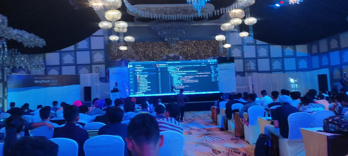 ankitach23's tweet photo. Web dev Workshop going on by @_avishwakarma https://t.co/f3KeUA83yu