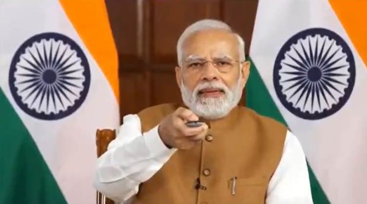 Prime Minister Shri @narendramodi dedicates 75 #DigitalBankingUnits across 75 districts to the nation As part of the Union Budget speech for 2022-23, FM Smt. @nsitharaman had announced setting up the 75 #DBUs in 75 districts Read more ➡️ pib.gov.in/PressReleasePa… @RBI