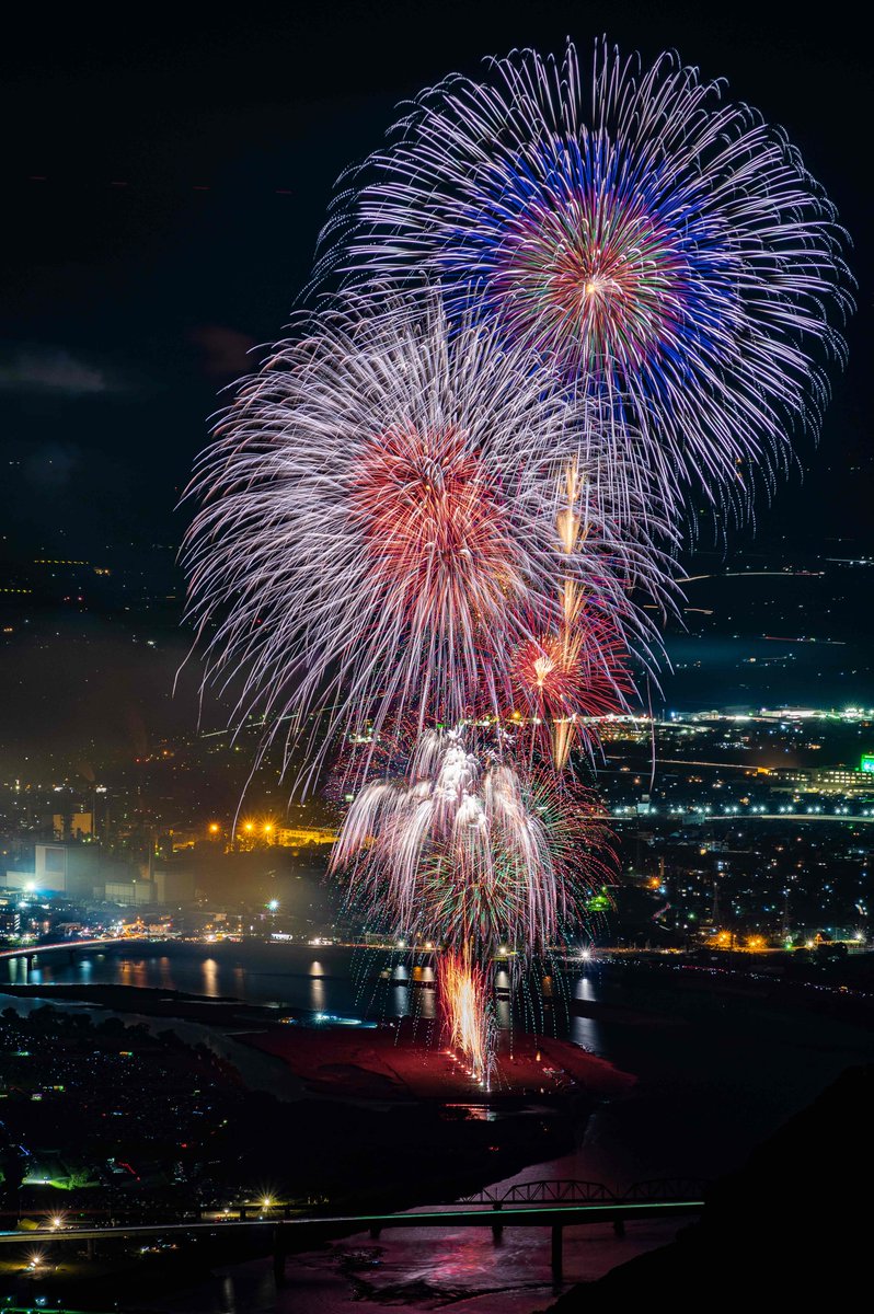 昨夜の #やつしろ全国花火競技大会 での当館から撮影した花火の写真を