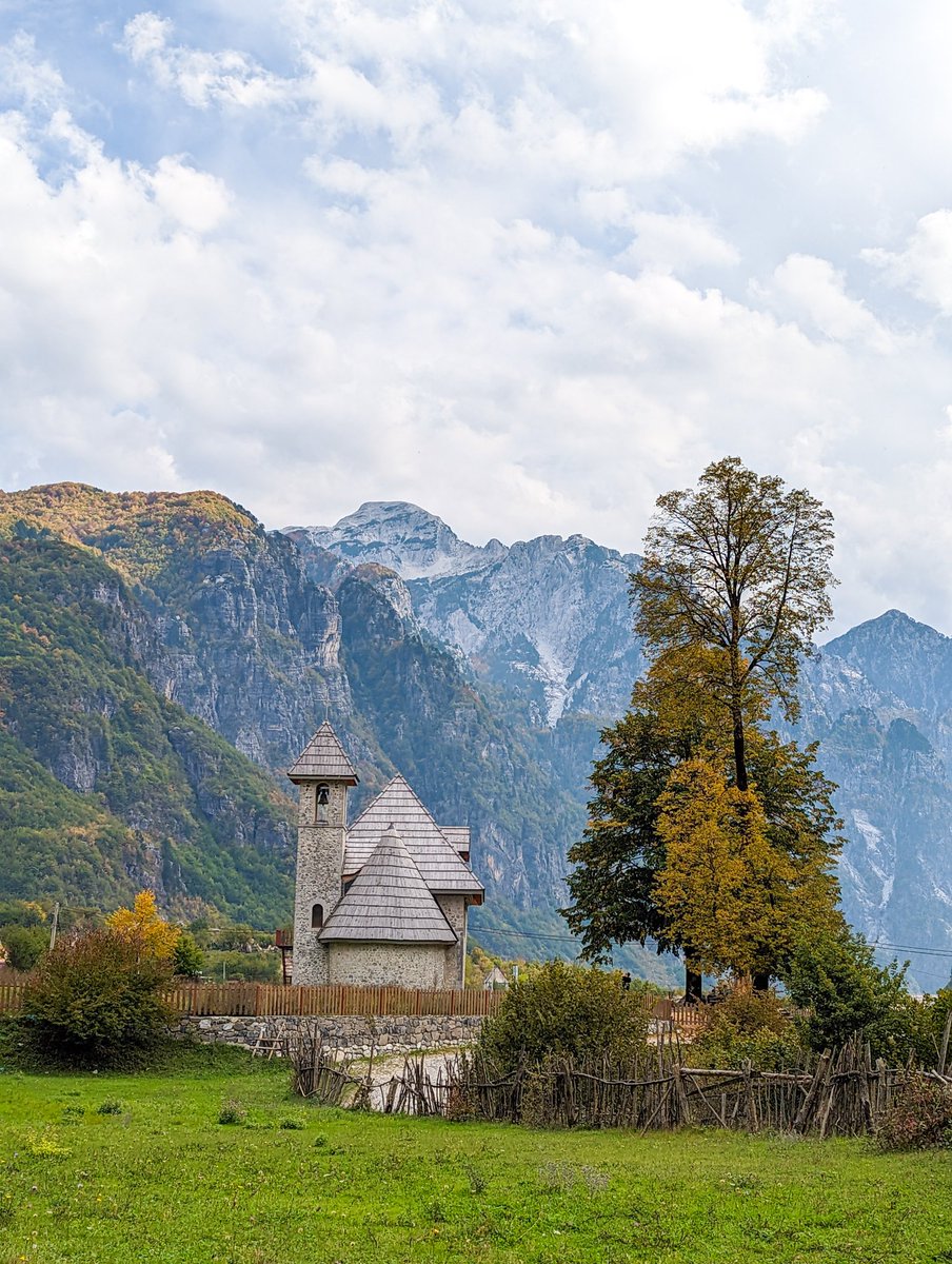 granit_temaj's tweet photo. Albanian Alps in 4 days 🇦🇱

#Albania #hiking #autumn https://t.co/i0AP6AeDxA