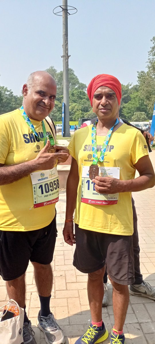 Manoj_kr_mishra's tweet photo. #Participated #vedantadelhihalfmarathon #jawaharlalnehrustadium #16thoct2022
#ChipTiming 1:57:52 second :Race of 21:009 #Kilometer
#fitnessmotivation #marathonrunner https://t.co/yMt3812lQL
