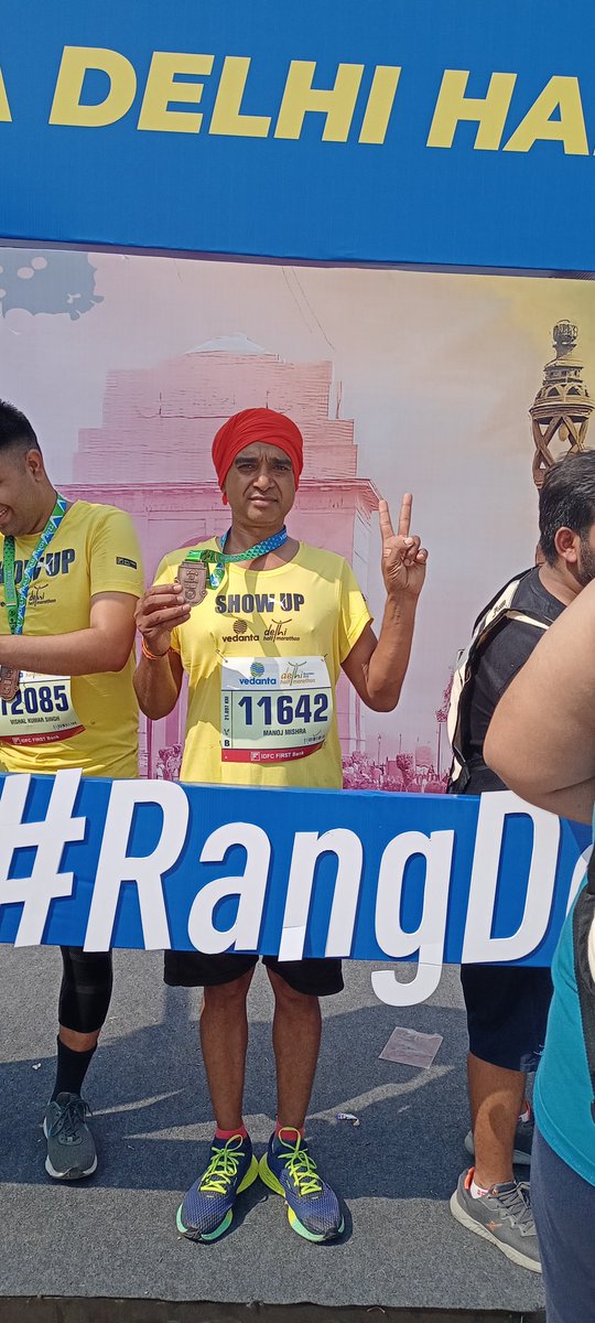 Manoj_kr_mishra's tweet photo. #Participated #vedantadelhihalfmarathon #jawaharlalnehrustadium #16thoct2022
#ChipTiming 1:57:52 second :Race of 21:009 #Kilometer
#fitnessmotivation #marathonrunner https://t.co/yMt3812lQL