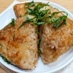 こんがりついた焼き色がとっても美味しそう!ツナ缶などを使った「焼きおにぎり」レシピ!