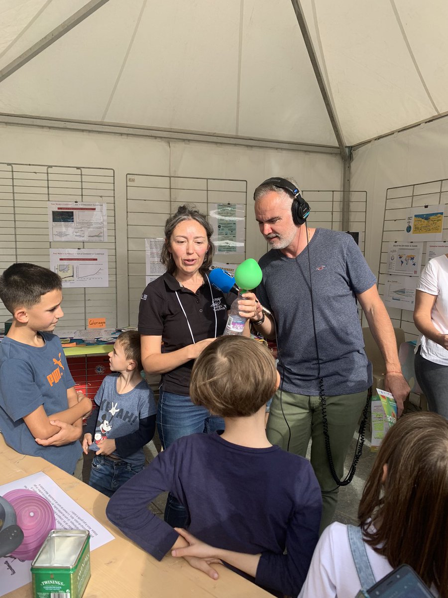 FêteDeLaScience06 (@fetescience06) on Twitter photo Toujours sur @francebleuazur Sandrine Selosse <a href="/Mines_Paris/">Mines Paris - PSL</a> expliquent les gaz à effet de serre aux enfants sur le Festival des Sciences de <a href="/VilledeNice/">Ville de Nice</a> @UCAcsti <a href="/Univ_CotedAzur/">Université Côte d'Azur</a> #FDS2022 #FDSSUD #Climat Toujours sur @francebleuazur Sandrine Selosse <a href="/Mines_Paris/">Mines Paris - PSL</a> expliquent les gaz à effet de serre aux enfants sur le Festival des Sciences de <a href="/VilledeNice/">Ville de Nice</a> @UCAcsti <a href="/Univ_CotedAzur/">Université Côte d'Azur</a> #FDS2022 #FDSSUD #Climat