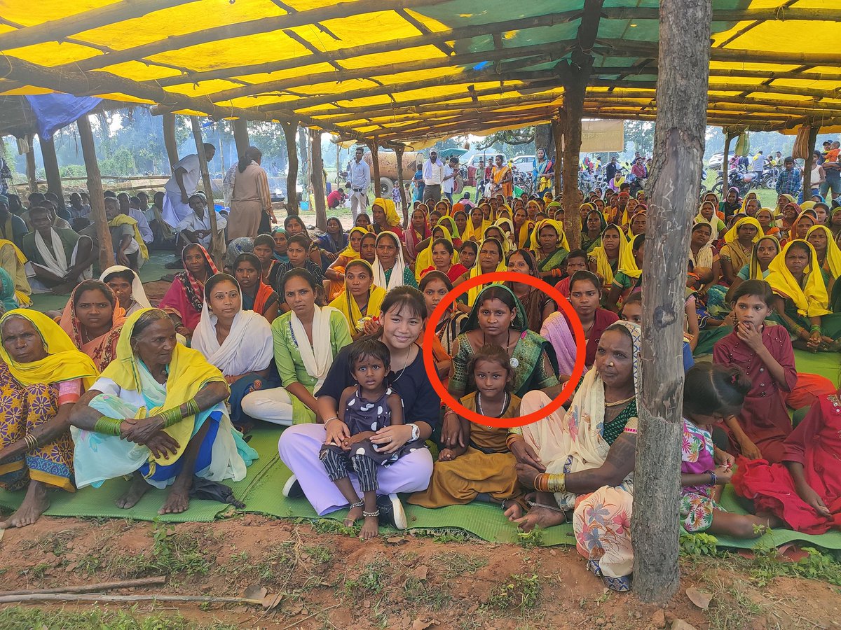 LicypriyaK's tweet photo. Yesterday, Adani Employees kidnapped Mr Govind Porte, husband of Mrs Sunita (in red circle) from Dand Village market &amp; threatened not to protest to #SaveHasdeo forest from coal minings. If anything wrong happens to her family or any villagers, @gautam_adani must be responsible. https://t.co/5FXH52IcTf