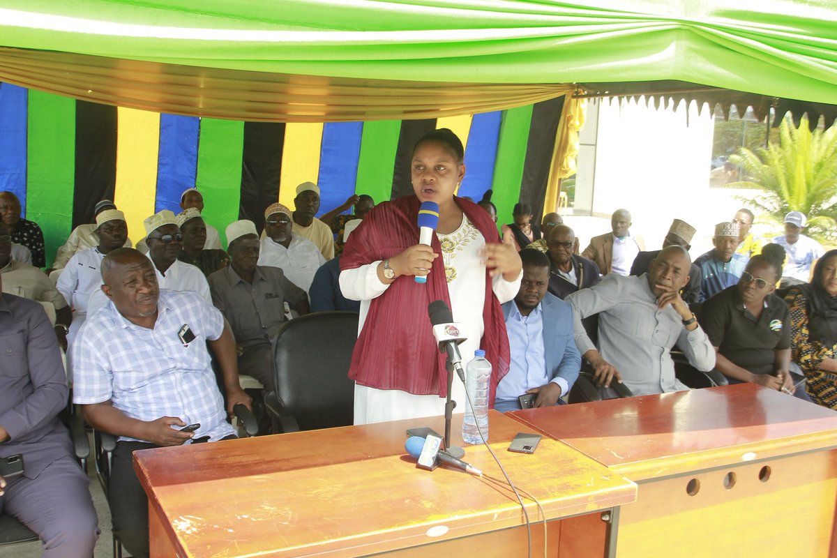 "Tumedhamiria soko hili litumike kwa vitendo kwani Serikali haijawahi kushindwa jambo ambalo imedhamiria. Kutokana na uwekezaji uliowekwa katika soko hili  umeamsha ari kwa Wananchi kufanya shughuli za maendeleo, hivyo Serikali imeazimia kwa vitendo".