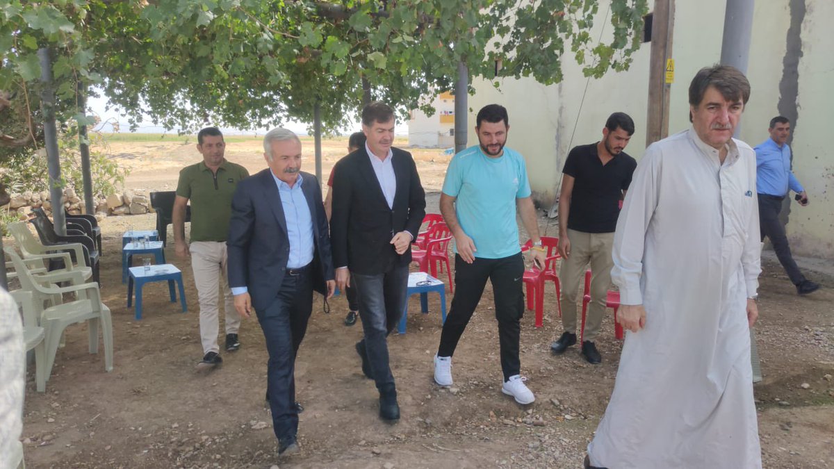 📍#Mardin #Kızıltepe

#Aşağıazıklı (Tûmuka Jêr) Mahallemizde, Mahalle Muhtarımız Sn.Bedrettin Aydoğan, Uluslararası Nakliyeciler Derneği YK Üyesi Sn.Haci M.Tahir Aydoğan ile mahalle sakini kıymetli büyüklerimiz ve kıymetli kardeşlerimizle bir araya geldik.

Muhabbetle, Hürmetle…