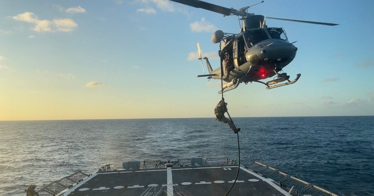 EUNAVFOR's tweet photo. The 🇪🇸 Special Operations Maritime Task Unit 🇪🇸ESP #SOMTU, operating under 🇪🇺 #EUNAVFOR #OpAtalanta tactical command, continues with its integration training with 🇪🇸 Frigate #Numancia. #gofurthertogether #morethanships @EMADmde @EjercitoAire @EMSA_EU @CIMSEC @eu_eeas @Armada_esp https://t.co/8RdQ8ceIGk