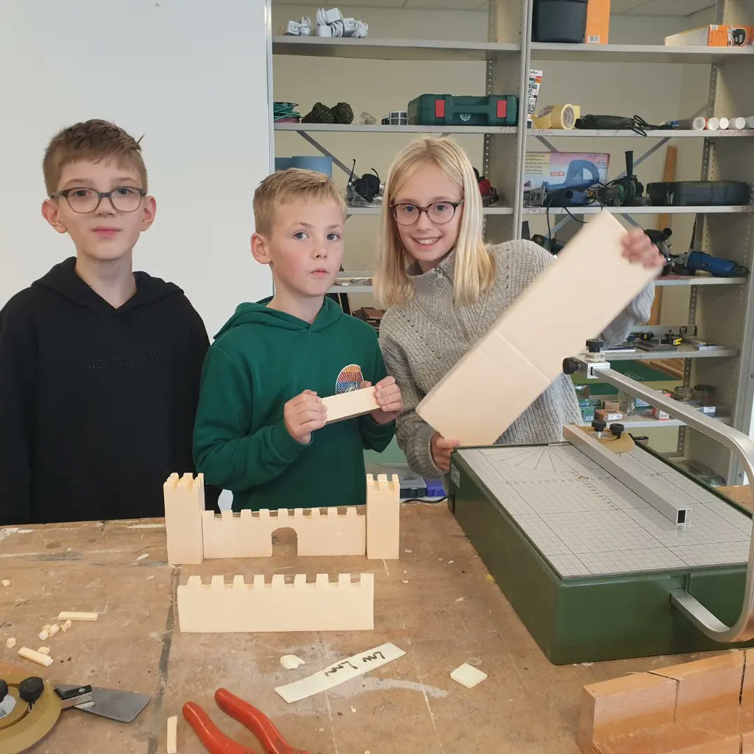 Ook deze zondag leggen we weer de hand aan de opbouw van ons nieuwe WALHALLAb in #Helmond: <a href="/WALHALLAb0492/">WALHALLAbHelmond</a> 

Meedoen?
Meebouwen?
Creatief?
Technisch?

DM of mail helmond@walhallab.nl
en leer de jongeren die hier komen alles wat ze willen leren.