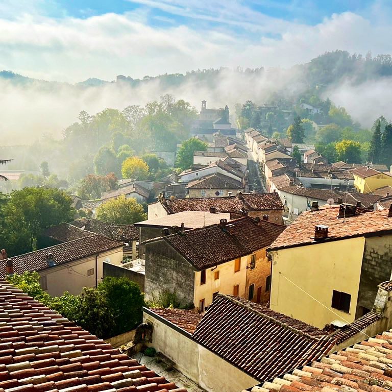 velvetescape's tweet image. Morning mist in the hills of Ozzano Monferrato in Piedmont, Italy. Loved this view every morning I was there. 😍
#visitpiemonte #viaggioitaliano [ad]