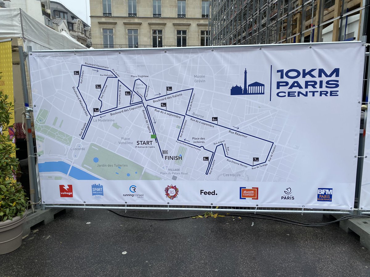 HerveGerardin's tweet photo. Beaucoup de monde au #10kmpariscentre  L’opéra Garnier à l’horizon sur la ligne de départ. Vraiment top. #running #paris #10km https://t.co/Wa4s28i3my
