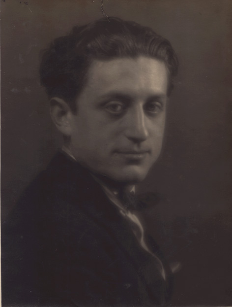 Consonarte's tweet photo. On 16.10.1903 Composer #MarioPilati was born in Naples. He graduated in composition in 1923 and worked as a reviewer at Casa Ricordi. He taught in Milan (Gianandrea Gavazzeni among his pupils) and in the conservatories of Naples, Palermo and Cagliari. He died at the age of 35
1/3 https://t.co/lMgYkpWAiP