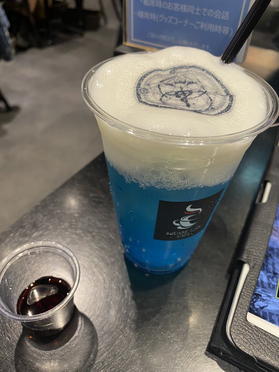 ハガレンカフェ行ってきた!!!
とりあえず推しのコースターは手に入れたので、あとは缶バッジとグッズ購入特典の推しが欲しい😭 