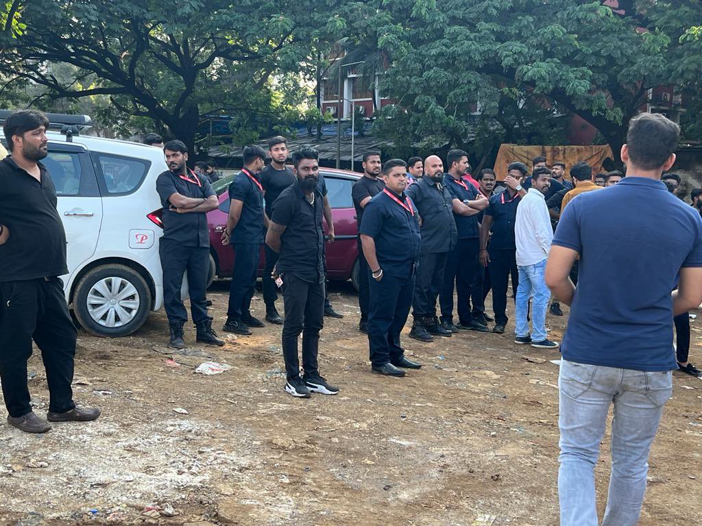 SaveBombayTalki's tweet photo. Goons…

Still no action by the authorities 

#savebombaytalkies #SaveOpenSpace #savegarden @CPMumbaiPolice @Dev_Fadnavis @CMOMaharashtra @MPLodha https://t.co/hEhNvLfBYI