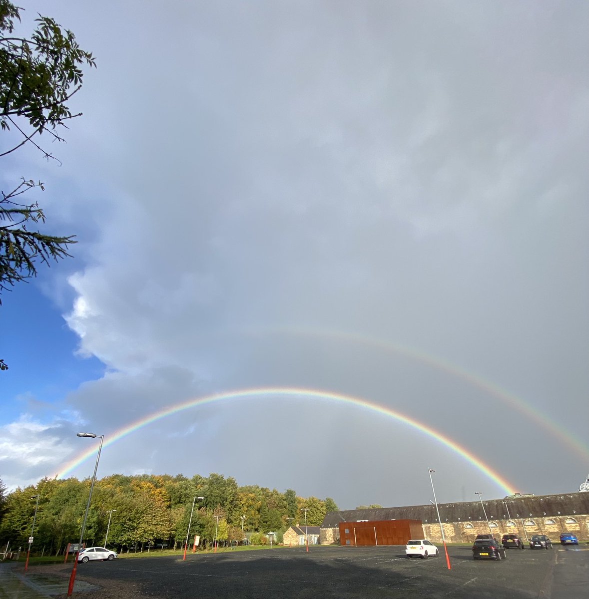 SpanielsSuper's tweet photo. Mum finally came home after months &amp; months away from us. It was such a long time ☹️We all went for a walk &amp; a rainbow came out to celebrate #Finally #MumsHome #AboutTime #MonthsAndMonths https://t.co/QXPwBuekDC