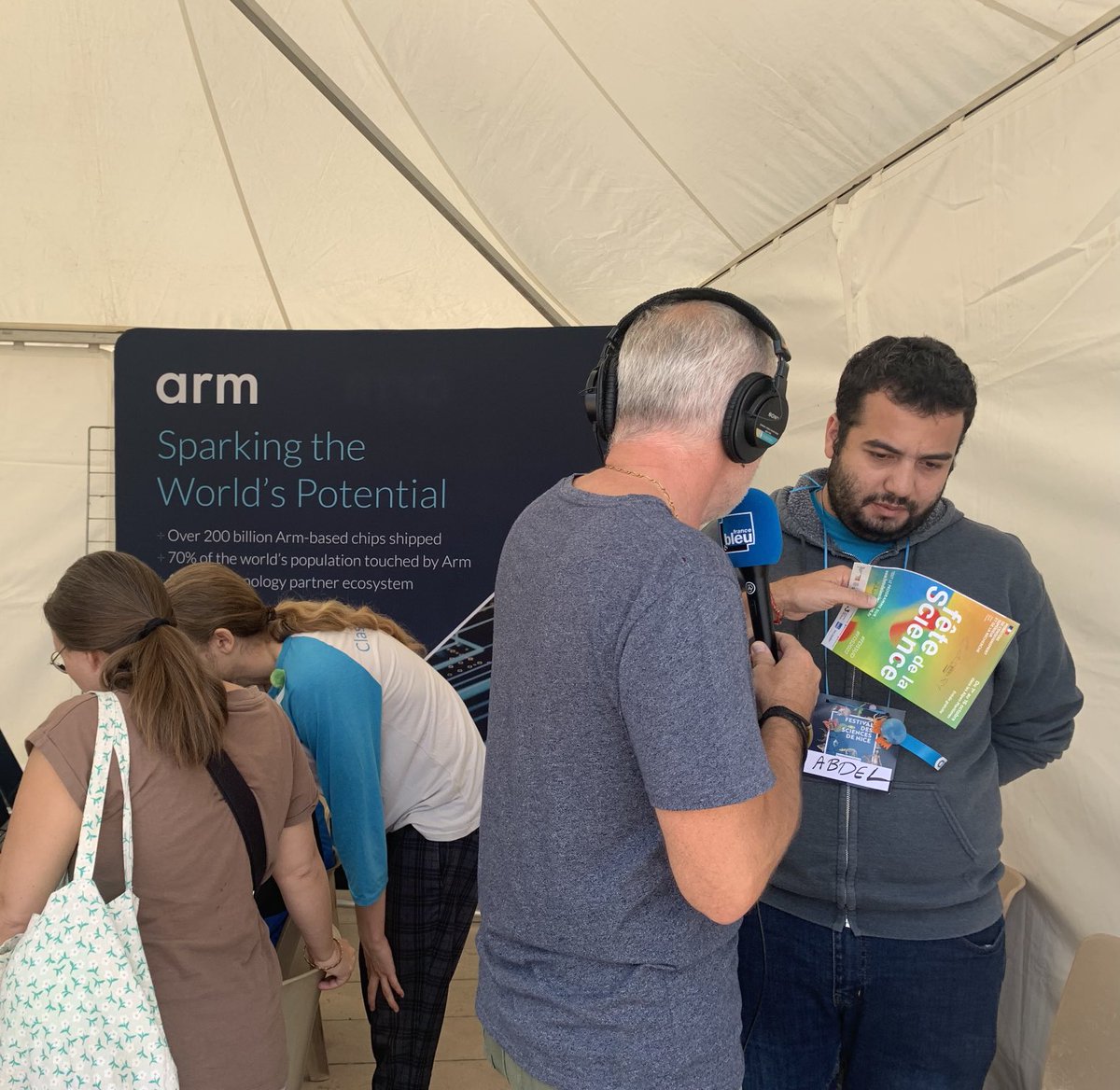 FêteDeLaScience06 (@fetescience06) on Twitter photo Poursuite du direct <a href="/VisitCotedazur/">Côte d'Azur France</a> avec Abdel de la société ARM qui participe à 3 villages des Sciences <a href="/VilledeNice/">Ville de Nice</a> <a href="/antibes_jlp/">Antibes JLP</a> <a href="/CASAOfficiel/">CASA - Officiel</a> et Villeneuve-Loubet pour initier les plus jeunes à la programmation #FDS2022 #FDSSUD Poursuite du direct <a href="/VisitCotedazur/">Côte d'Azur France</a> avec Abdel de la société ARM qui participe à 3 villages des Sciences <a href="/VilledeNice/">Ville de Nice</a> <a href="/antibes_jlp/">Antibes JLP</a> <a href="/CASAOfficiel/">CASA - Officiel</a> et Villeneuve-Loubet pour initier les plus jeunes à la programmation #FDS2022 #FDSSUD