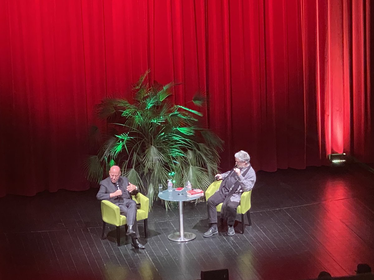 Danke <a href="/GregorGysi/">Gregor Gysi</a> in Böhlen 
♥️🖤

Rhetorisch schlagfertig wie immer (!) trifft er mit seinen Antworten zu Fragen unserer Zeit den Nagel auf den Kopf! #gysiforbundeskanzler 

Das Schönste war eine Frage zu Frau Baerbock  …und er so „Wer?“
🤭

Unbezahlbar dieser Mann!