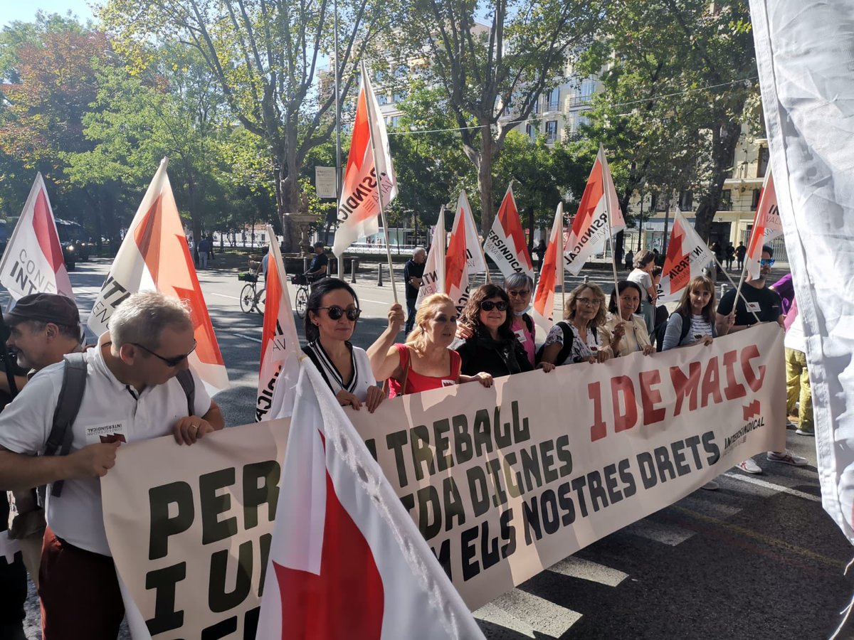 IntersindicalV's tweet photo. 📌Intersindical Valenciana informa
✅Gran èxit de la manifestació unitària de coordinadores de pensionistes, moviments socials i sindicats combatius de classe 💪🏽
https://t.co/pP8G92Si13 https://t.co/FaLpozNck7