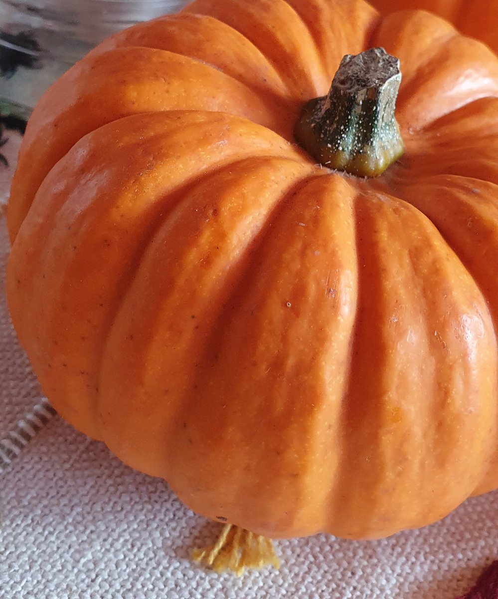 EmmaRLHall's tweet photo. A little bit of #Halloween #pumpkin #autumn https://t.co/BuRM3usahT