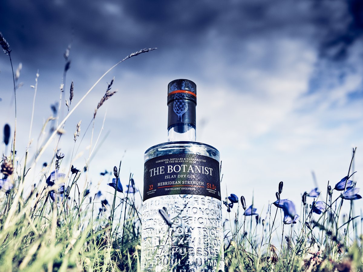 thebotanistgin's tweet photo. Our Islay Dry Gin's 22 hand-foraged Islay botanicals are presented in a bold new light in The Botanist Hebridean Strength, travel retail edition. Same inspiration, different results. The gin for gin lovers. 

#ScottishGin #DutyFreeShopping #TheBotanistGin #HebrideanStrength https://t.co/iHSIZxpJVe