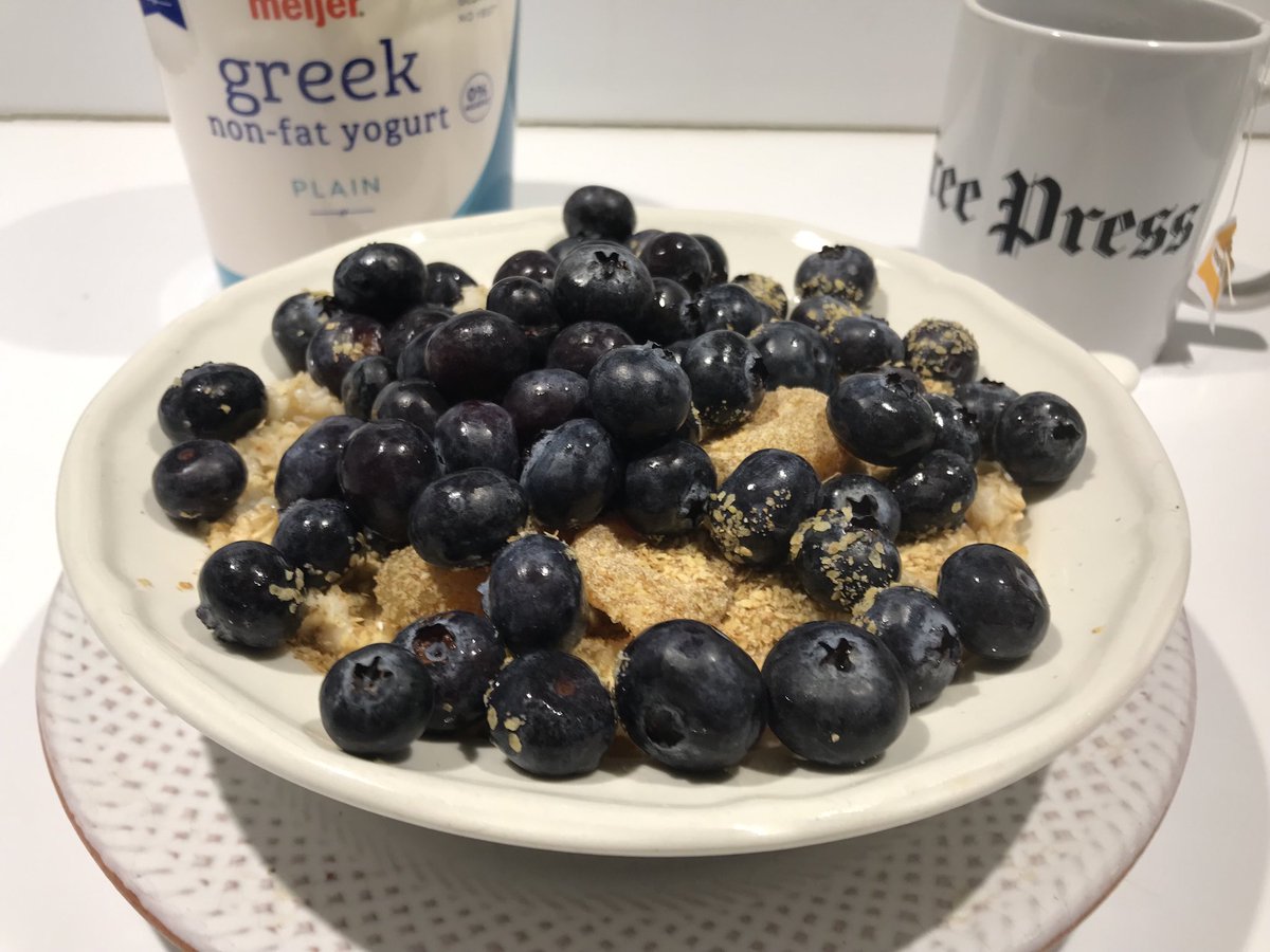 Training table for today’s Detroit Free Press Marathon. . . and that’s just for a reporter! #freepmarathon