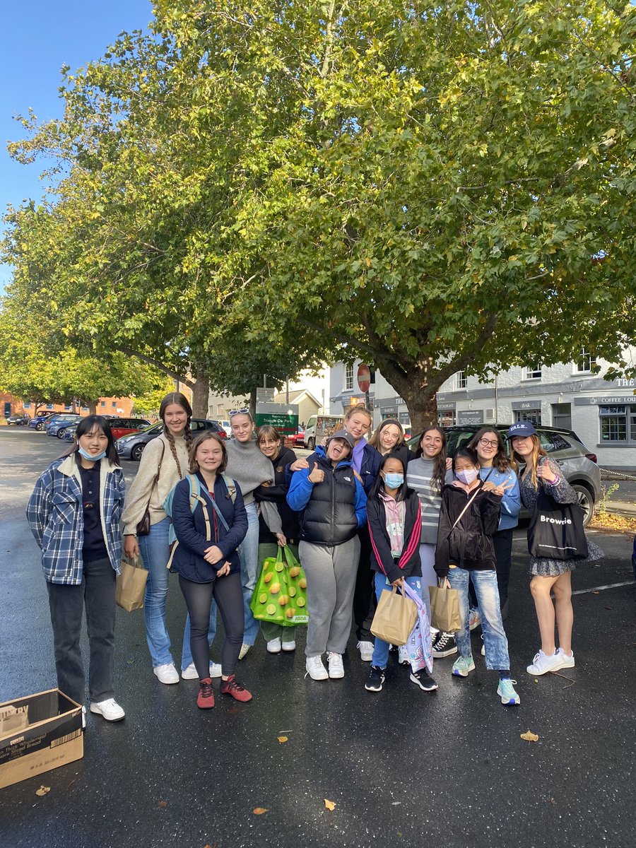 Shopping day! Ruddle house enjoyed going to Exeter yesterday for lunch out and to head around the shops #ShebbearBoarding #WeLoveBoarding #RuddleHouse