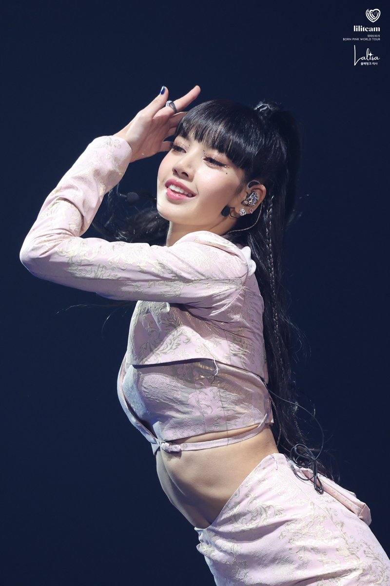 LILITEAMTH327's tweet photo. 🗓️ 2022.10.15

🏟️ BORN PINK WORLD TOUR

LALISA BRINGS THE HEAT
#LISA #LALISA #MONEY @BLACKPINK https://t.co/3RwAjO0uBm