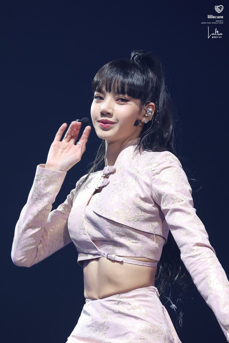 LILITEAMTH327's tweet photo. 🗓️ 2022.10.15

🏟️ BORN PINK WORLD TOUR

LALISA BRINGS THE HEAT
#LISA #LALISA #MONEY @BLACKPINK https://t.co/3RwAjO0uBm
