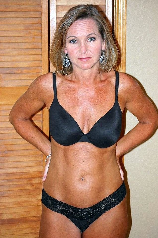 DonnaStone100's tweet photo. #EntertainmentNews 
At #over40 who thinks I'm still #Hot -
 
https://t.co/QtajuSK7Jw https://t.co/goSYblc291